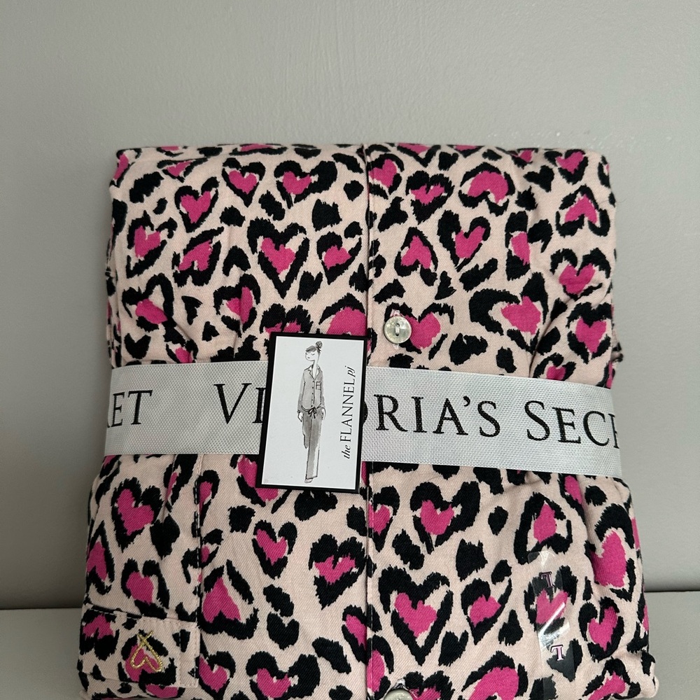 NWT Victoria's Secret Pink and Black Leopard Heart Pajama Set - Picture 3 of 6